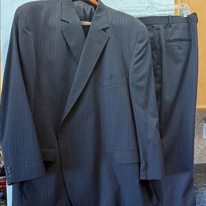Men’s size 54 jacket and 50R pants. Black suit in perfect condition.